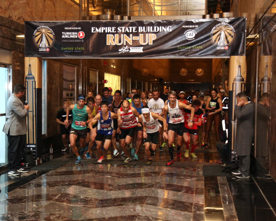 The crowded starting line of the 2022 edition. (Eren Abdullahogullari/Anadolu Agency via Getty Images)