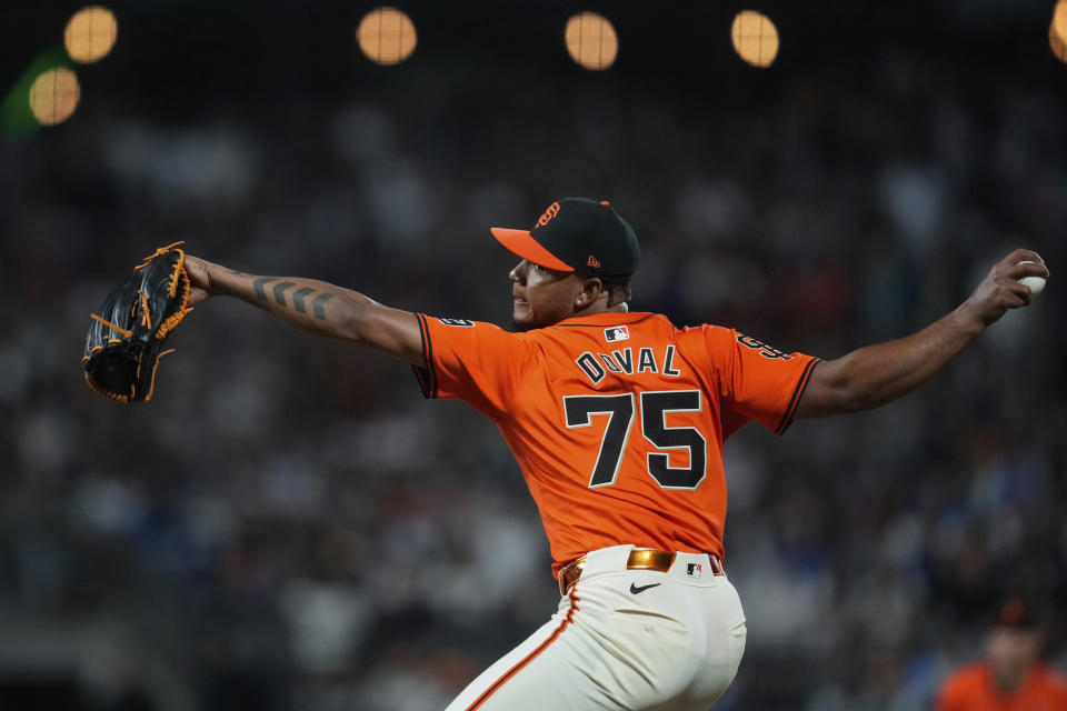 San Francisco Giants pitcher Camilo Doval throws to a Los Angeles Dodgers batter during the ninth inning of a baseball game Friday, June 28, 2024, in San Francisco. (AP Photo/Godofredo A. Vásquez)