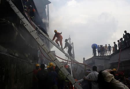 Firefighters extinguish a fire at a garment packaging factory outside of Dhaka, Bangladesh, September 10, 2016. REUTERS/Mohammad Ponir Hossain