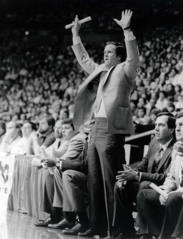 Denny Crum signed Louisville Cardinals Basketball Coaching 8x10 Photo-  Pristine Auctions LOA