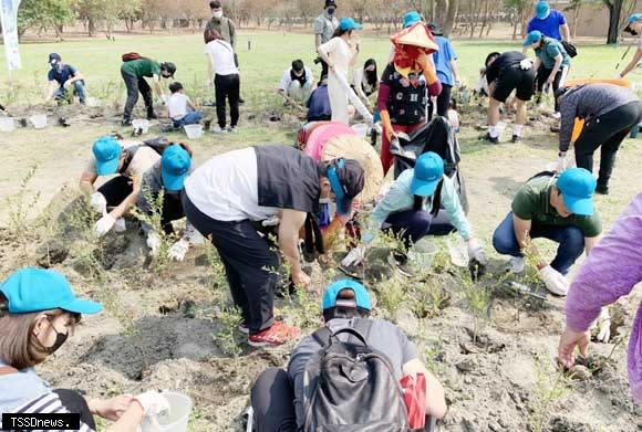 林保署屏東分署於三月份在高屏澎地區辦理二十二場植樹贈苗活動。
