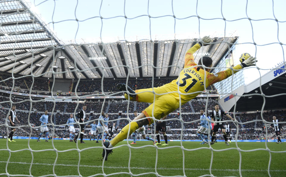 NEWCASTLE UPON TYNE, ENGLAND - NOVEMBER 30: City goalkeeper Edderson dives in vain as a shot from Newcastle player Jonjo Shelvey (c) sails into the net for the 2nd Newcastle goal during the Premier League match between Newcastle United and Manchester City at St. James Park on November 30, 2019 in Newcastle upon Tyne, United Kingdom. (Photo by Stu Forster/Getty Images)