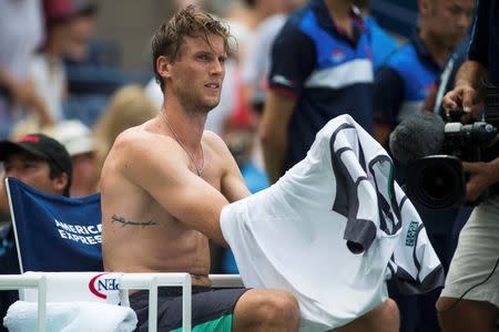 Andreas Seppi of Italy changes shirts between sets during his third round match against Novak Djokovic of Serbia at the U.S. Open Championships tennis tournament in New York, September 4, 2015. REUTERS/Adrees Latif
