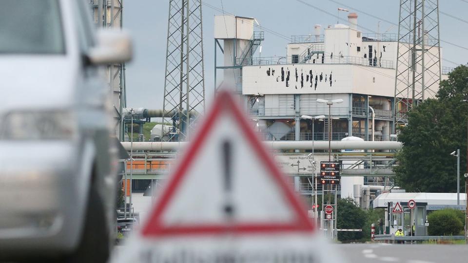 Im Leverkusener Chempark hatte es eine Explosion mit mehreren Toten gegeben.