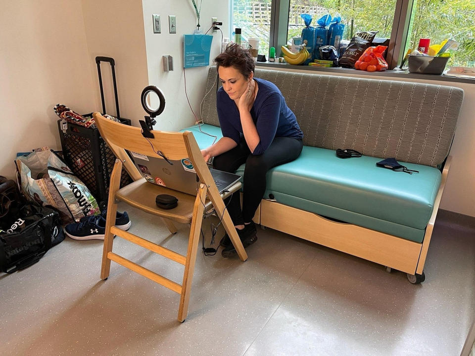 Whitney Stohr creates a space to work on her laptop in a room at Seattle Children's Hospital. (Courtesy Whitney Stohr)