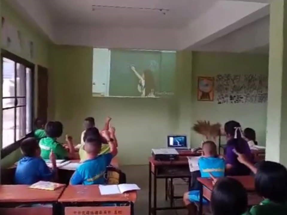 泰國學校播放國北小泰陽服務隊錄製的華語文教學影片。
