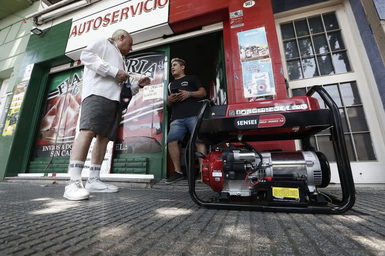 Mataderos sin luz
Nicolás, Autoservicio en Montiel al 900