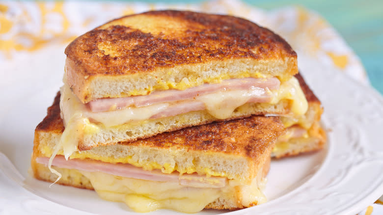 monte cristo sandwich halves