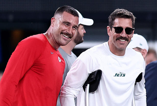 Outspoken Anti-Vaxxer Aaron Rodgers Dismisses Travis Kelce as 'Mr. Pfizer'  on ESPN — WATCH