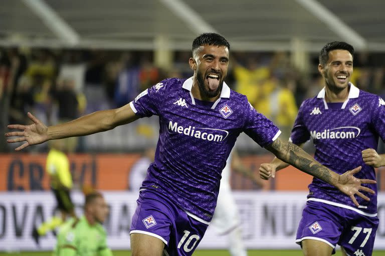 Nicolás González festeja su gol, el primero de Fiorentina