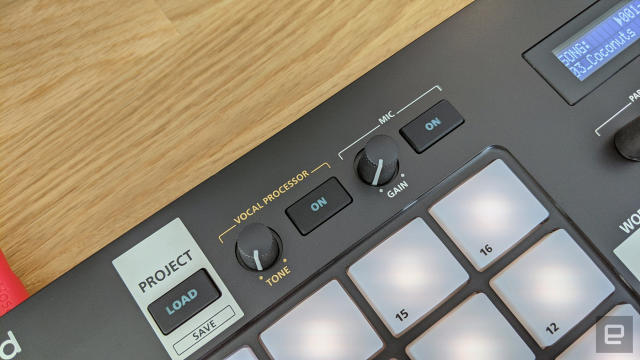 Roland Verselab MV-1 groovebox hands-on