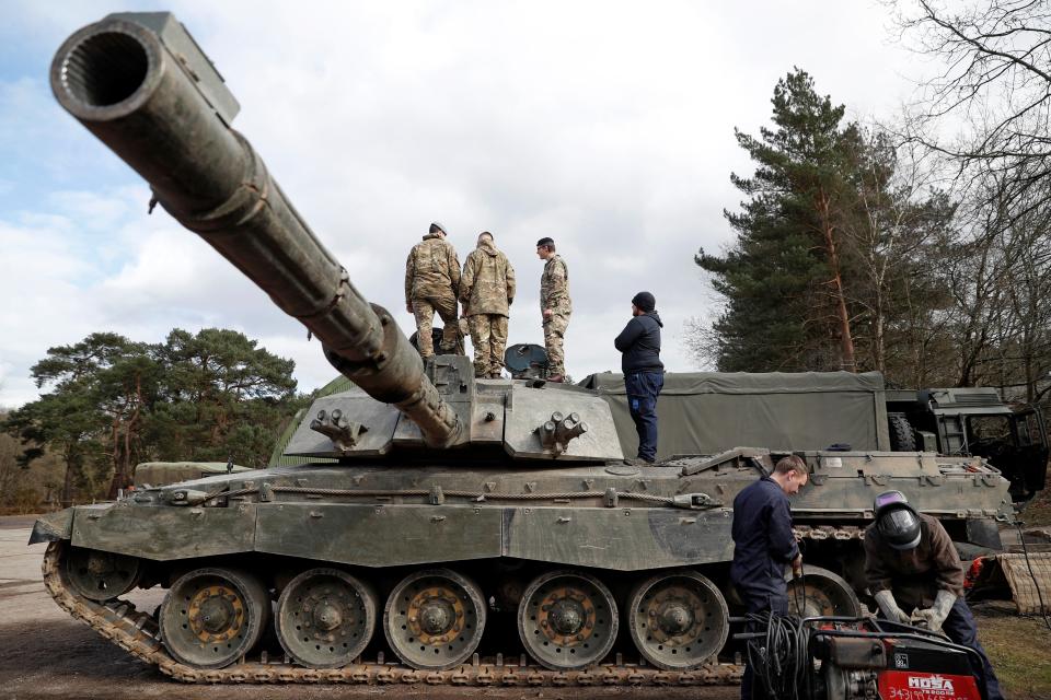 Soldiers work on a British Challenger 2 tank