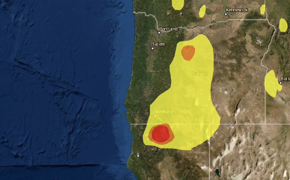 The McKinney Fire (located in the red circle) is sending tons of smoke out into Oregon (AirNow.gov)