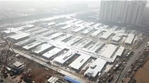 武漢肺炎疫情擴散，中國打造火神山醫院。（圖／翻攝自騰訊網）