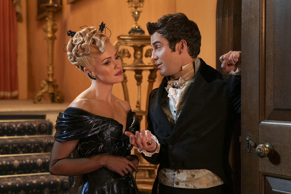 Hannah New as Lady Tilley Arnold, Luke Thompson as Benedict Bridgerton in episode 303 of Bridgerton.