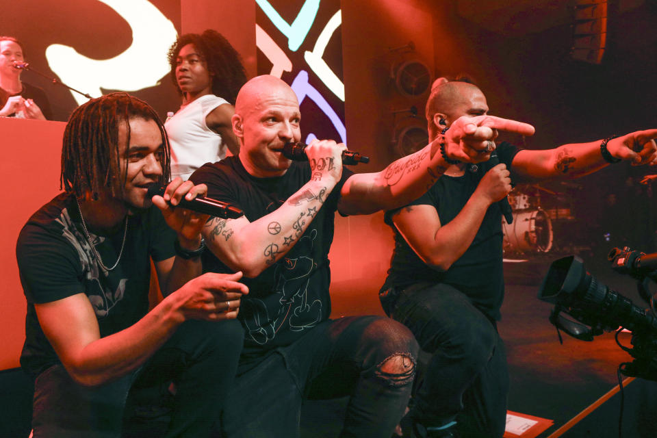 Die Culcha-Candela-Mitglieder John Magiriba Lwanga, Mateo Jaschik and Don Cali bei einem Event in Berlin. (Bild: Getty Images)