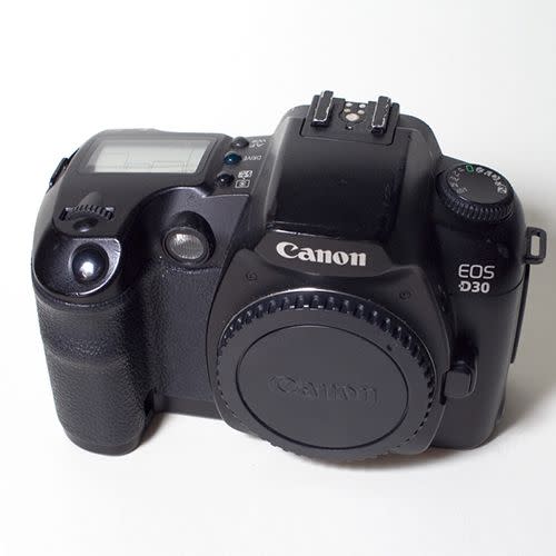 2000: Canon EOS D30