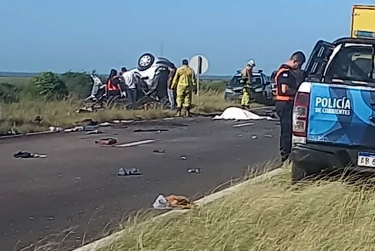 Corrientes: cinco personas murieron tras el choque de un camión y un auto