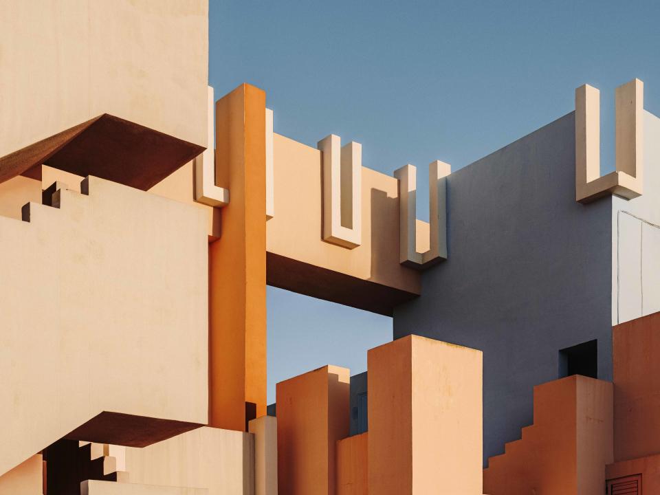 In another view of La Muralla Roja, crenellations are seen along an exterior walkway.