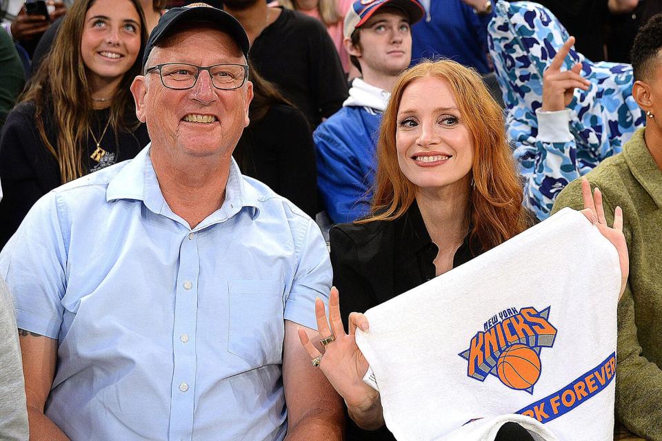 Jessica Chastain and Her Stepfather Attend Knicks Game and Pose with Tracy Morgan