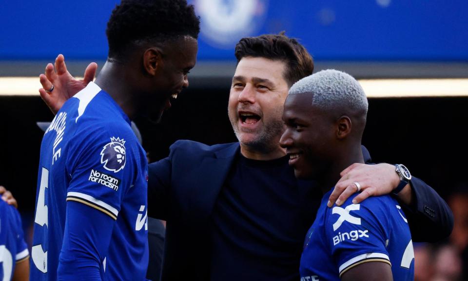 <span>Mauricio Pochettino embraces Benoît Badiashile, left, and Moisés Caicedo following Chelsea’s win over Bournemouth on Sunday.</span><span>Photograph: John Sibley/Action Images/Reuters</span>