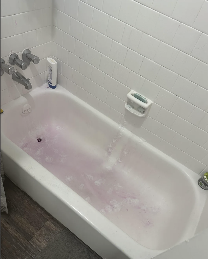 A Reddit post shows a bathtub with the bottom covered in soap scum or residue, illustrating the need for cleaning. The title mentions cleaning tips saved someone's mental health