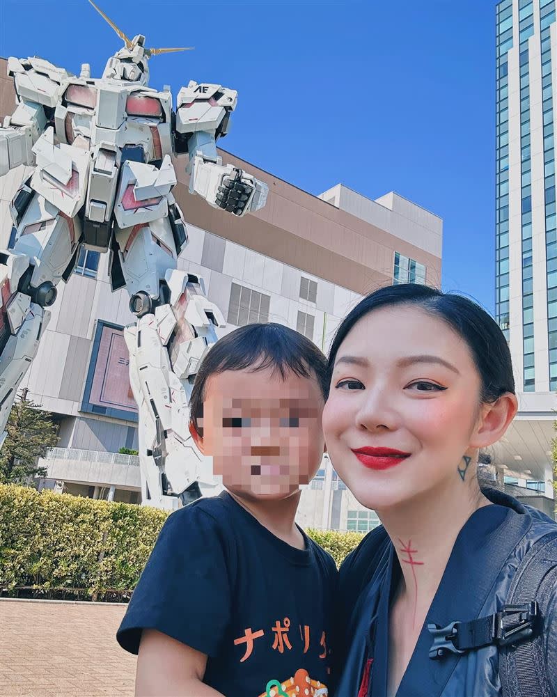 歐陽靖很常帶兒子出國旅遊。（圖／翻攝自歐陽靖臉書）