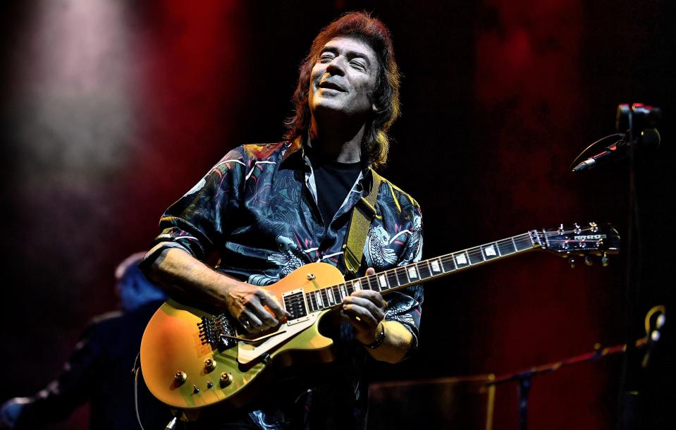 Steve Hackett of Genesis was rushed to the hospital moments before a show in Arizona.