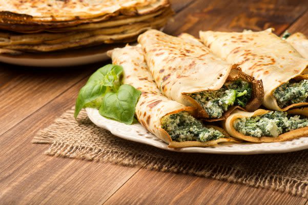 Crepas rellenas de queso y espinacas