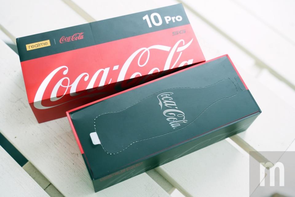 ▲realme 10 Pro 5G Coca-Cola Edition盒裝