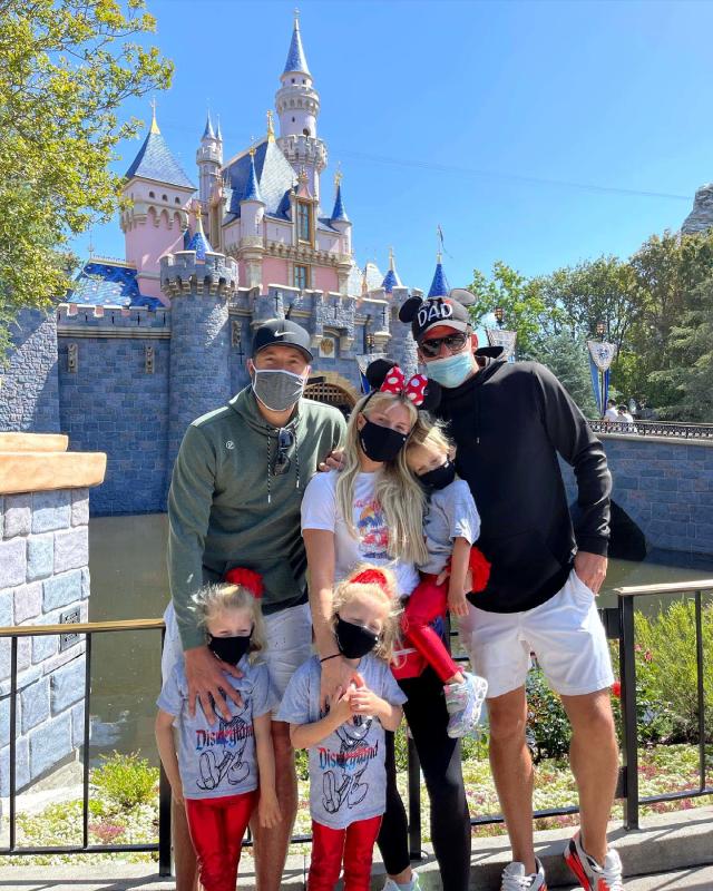 Matthew Stafford, Wife Kelly, & Their Four Kids Celebrate Super Bowl Win On  the Field Together (Photos): Photo 4705174, 2022 Super Bowl, Kelly Stafford,  Matthew Stafford, Super Bowl Photos