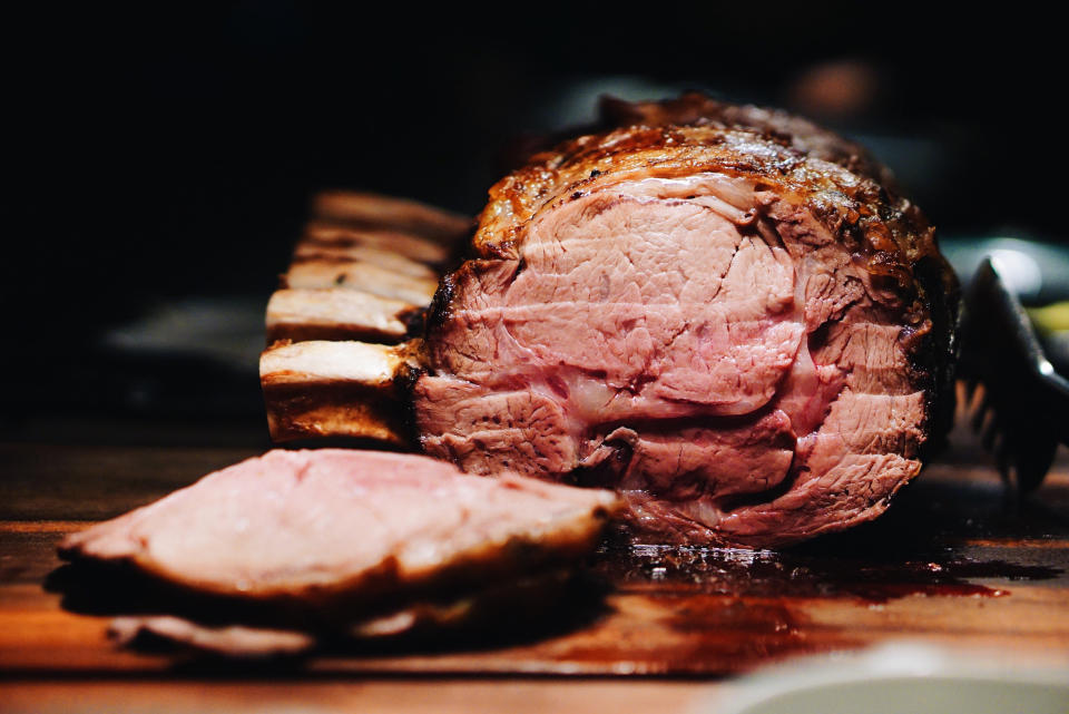 <div><p>"People occasionally specified how done they wanted their roast beef at Arby's. Those roasts take hours to cook; you aren't getting them custom. The only thing we could do was microwave it for well-done orders until it was dry."</p><p>—<a href="https://www.buzzfeed.com/potat0man" rel="nofollow noopener" target="_blank" data-ylk="slk:potat0man;elm:context_link;itc:0;sec:content-canvas" class="link ">potat0man</a></p></div><span> Mark Tan / Getty Images/EyeEm</span>