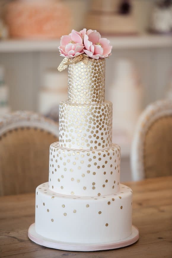 Who doesn’t love polka dots? Paint them onto a cake and you’re golden.