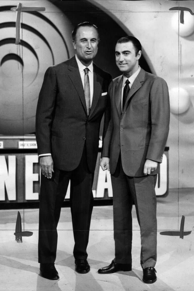 Carlos D' Agostino y Cacho Fontana conducían "Dar en el Blanco" por Canal 13, en 1969.