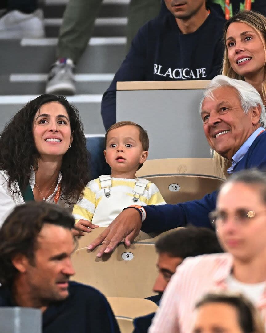 Xisca Perelló y Rafita Nadal, presentes en el Roland Garros, junto a Maribel (hermana de Rafa), Sebastián (padre del tenista) y Carlos Moyá, su entrenador