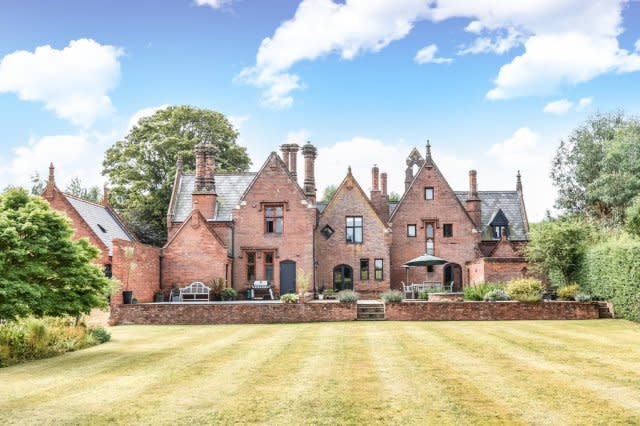 Which house would you buy with £1m?