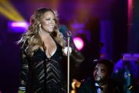 Sozialkritik ist nicht ihr Ding, vielmehr Ruhm, Glanz und Gloria. Die blonde Soul-Wucht Mariah Carey weiß sich seit fast 30 Jahren im Showbiz zu inszenieren - auch wenn sie zuletzt etwas wackelig auf den Beinen wirkte. Ihr Stimmvermögen umschließt unglaubliche fünf Oktaven - und steht damit sogar im Guinness-Buch der Rekorde. (Bild: Getty Images / Pascal Le Segretain)