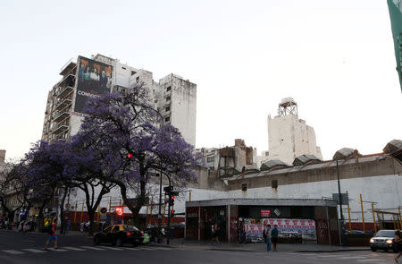 A view shows the intersection of Cerrito and Bartolome Mitre streets in Buenos Aires, Argentina, November 25, 2016. REUTERS/Enrique Marcarian