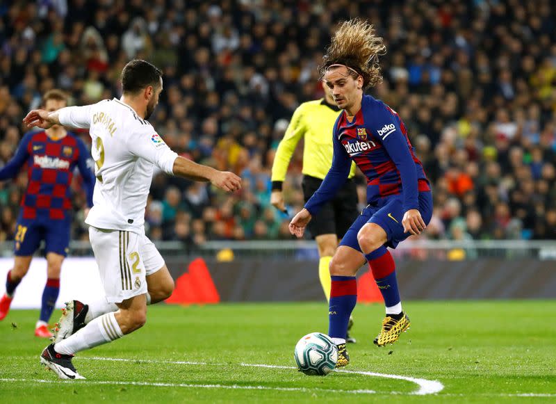 FOTO DE ARCHIVO: La Liga Santander - Real Madrid v Barcelona - Santiago Bernabeu, Madrid