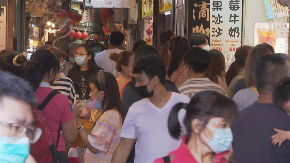 國內本土疫情趨緩　九份老街週末觀光客回流