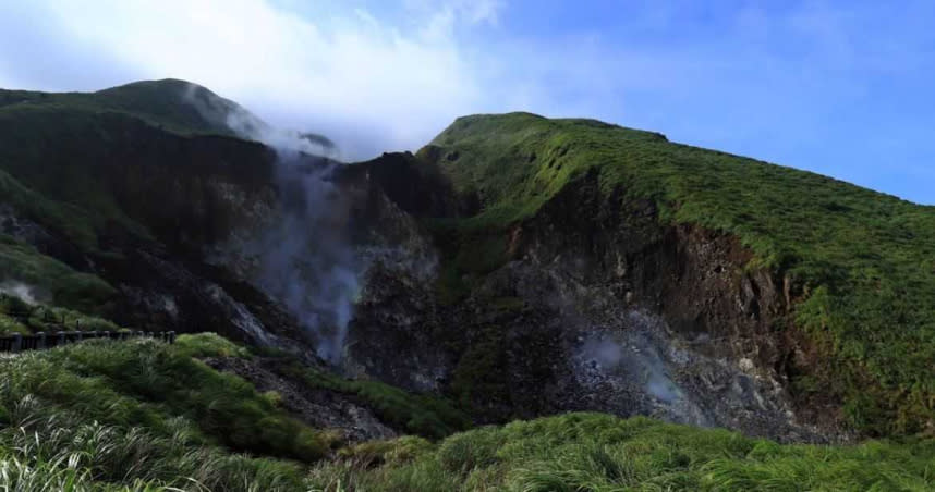 大屯山發現火山通道，中研院推測若火山噴發，岩漿恐會流向金山。（圖／翻攝自Google Map）