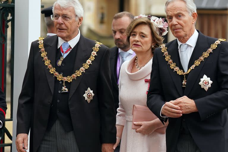 06 de mayo de 2023, Reino Unido, Londres: Los ex primeros ministros John Major (I)Êy Tony Blair (D)Êcon su esposa Cherie llegan a la Abadía de Westminster, en el centro de Londres, antes de la ceremonia de coronación del Rey Carlos III y la Reina Camilla. Foto: Andrew Milligan/PA Wire/dpa