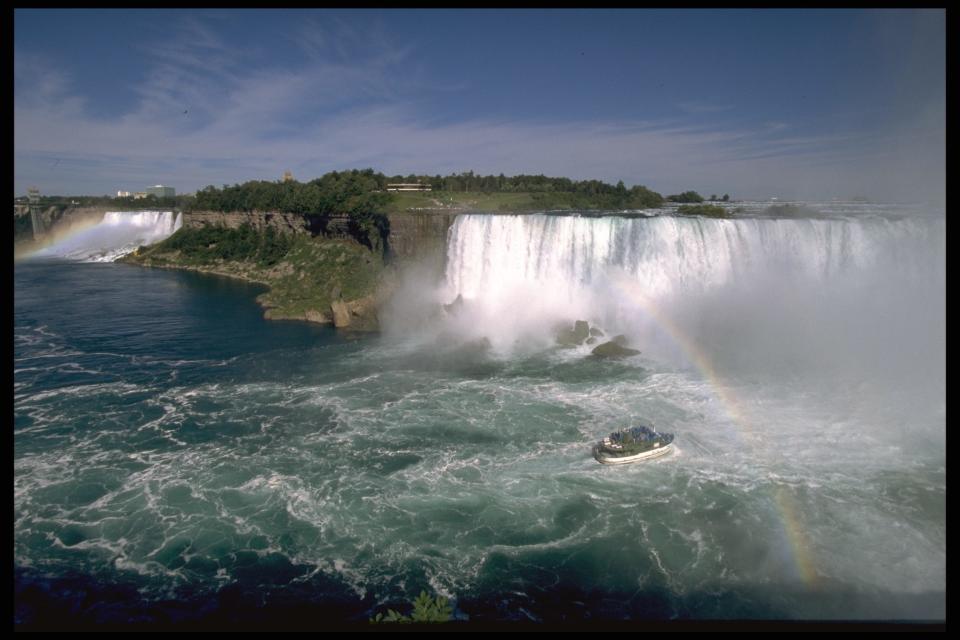 An aerial view of Niagara Falls in 1995.