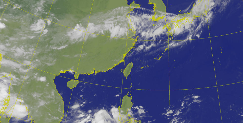 今天（11日）各地大多為多雲到晴的天氣，14縣市高溫特報，午後中部以北、東北部、東部地區及其他山區有局部短暫雷陣雨。（圖取自中央氣象署網站）