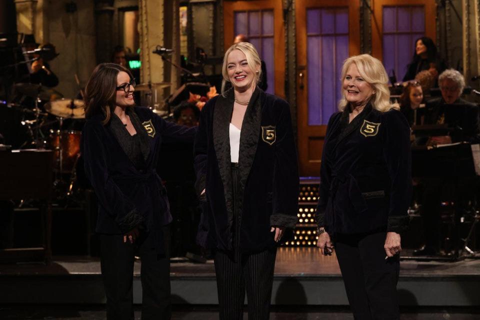 Tina Fey and Candice Bergen honored Emma Stone for making the "SNL" Five-Timers Club.