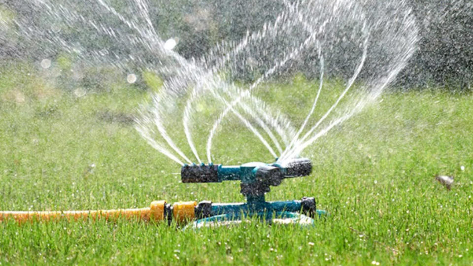 Lawn sprinkler