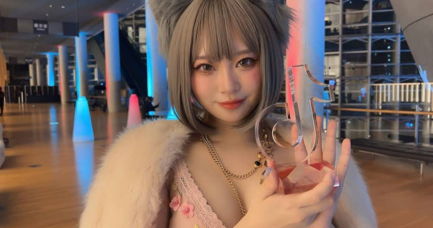 日本網紅夏繪ココ出席頒獎典禮，結果少了濾鏡讓粉絲都嚇到。（圖／翻攝自夏繪ココ推特）