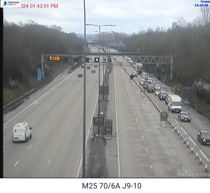 Cars can be seen lining up on the approach to the diversion at Junction 10 (National Highways)