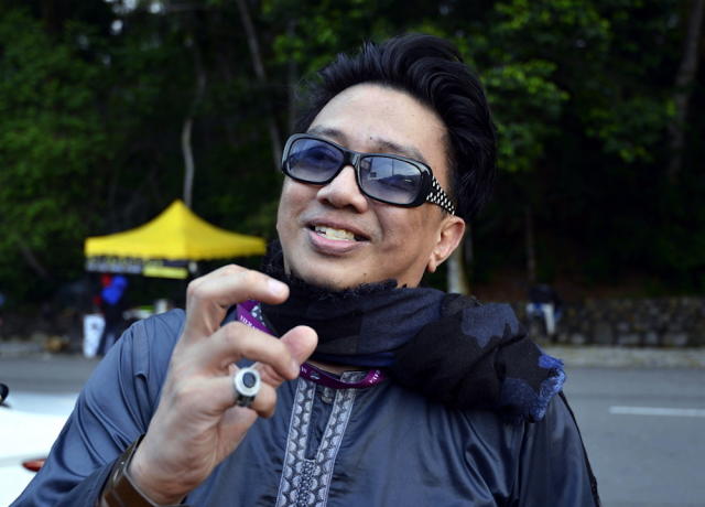 On mic azwan ali Diva AA