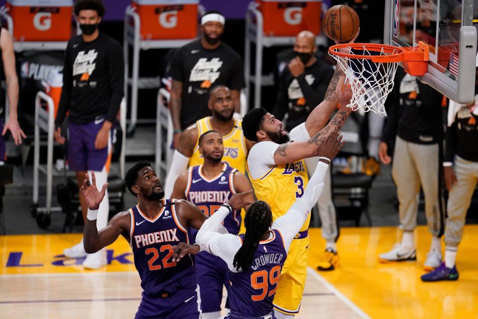 Anthony Davis scored a game-high 34 points for the Lakers.